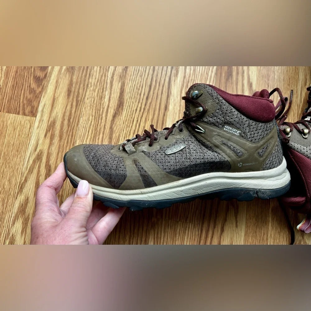 Keen Women's Gypsum II Winter Boots - Brown and Burgundy - Size 7.5